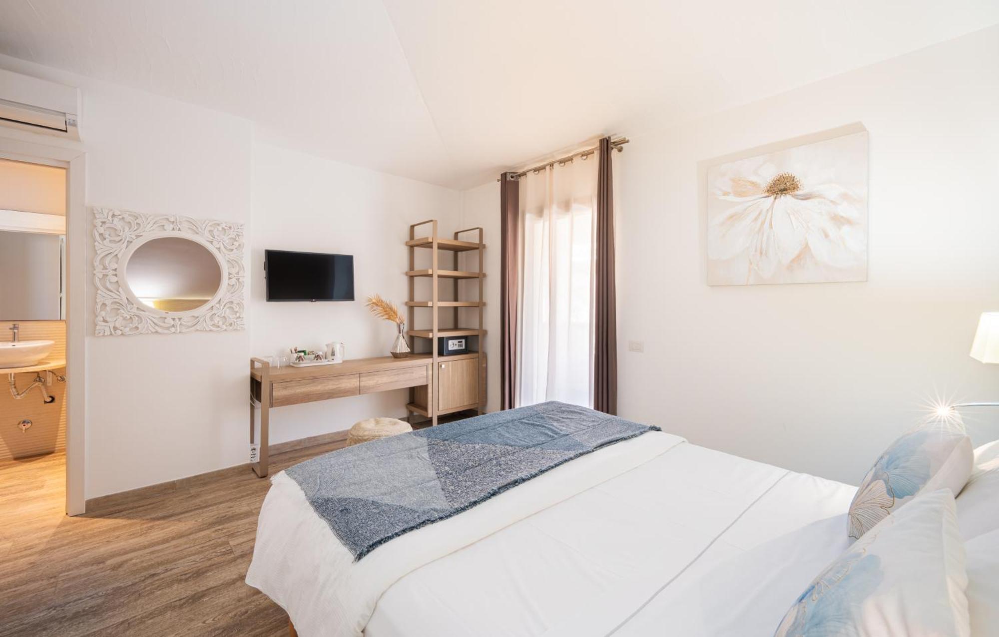 Suimi'S Hotel Villasimius Eksteriør bilde